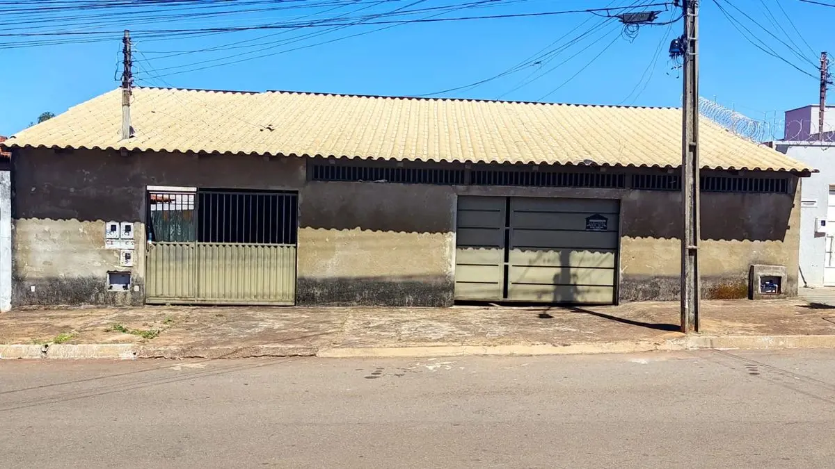 CASA A VENDA, USADA, COM TRÊS QUARTOS, UMA SUÍTE, BANHEIRO SOCIAL NO BAIRRO SÃO ...