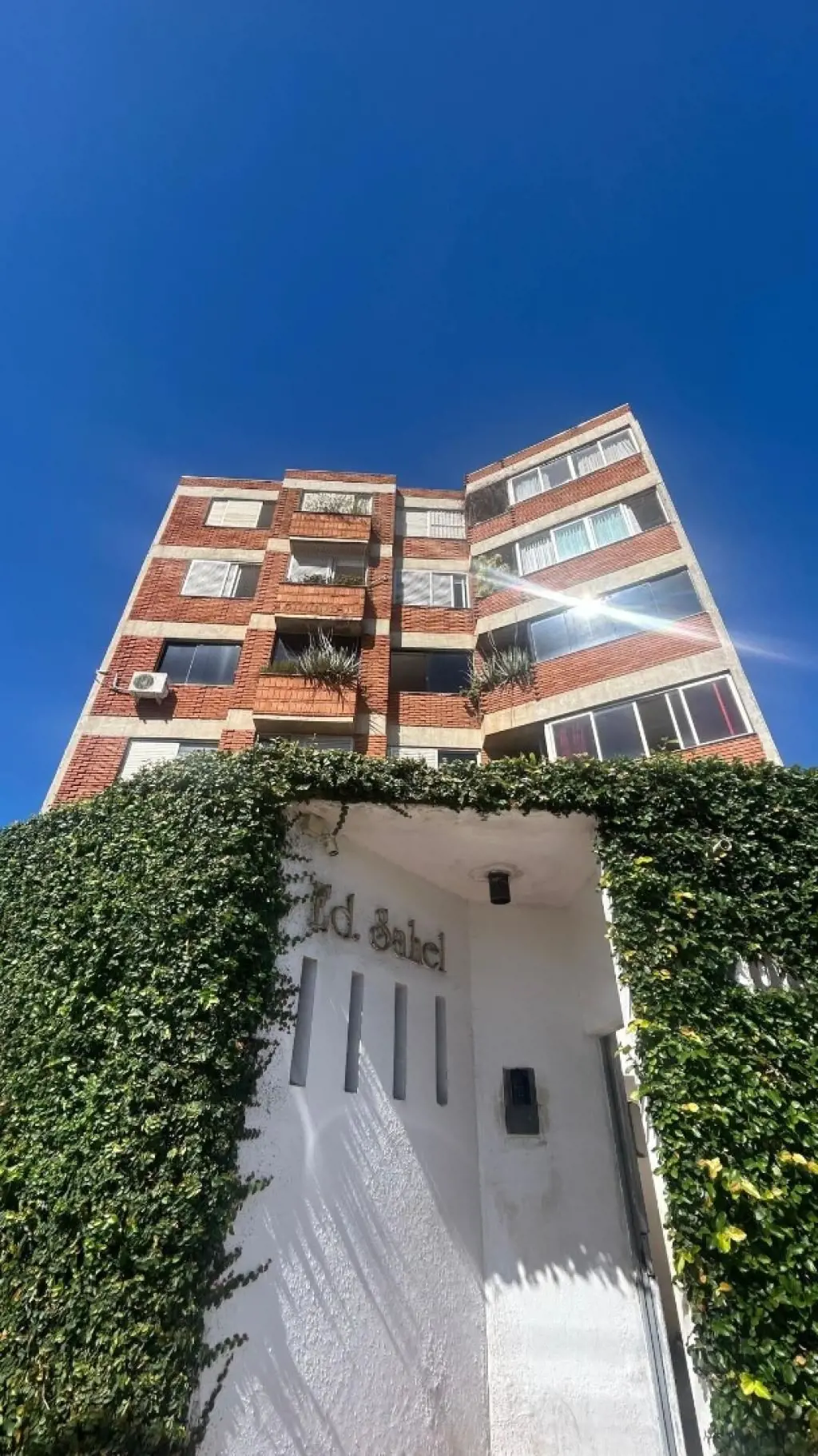 Excelente Apartamento localizado no Edifício SahelSão 03 quartos, sendo 01 suíte...