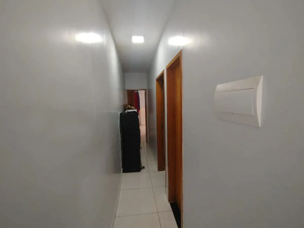 Casa seminova com 2 quartos, sendo 1 suíte, sala 2 ambientes, cozinha americana ...
