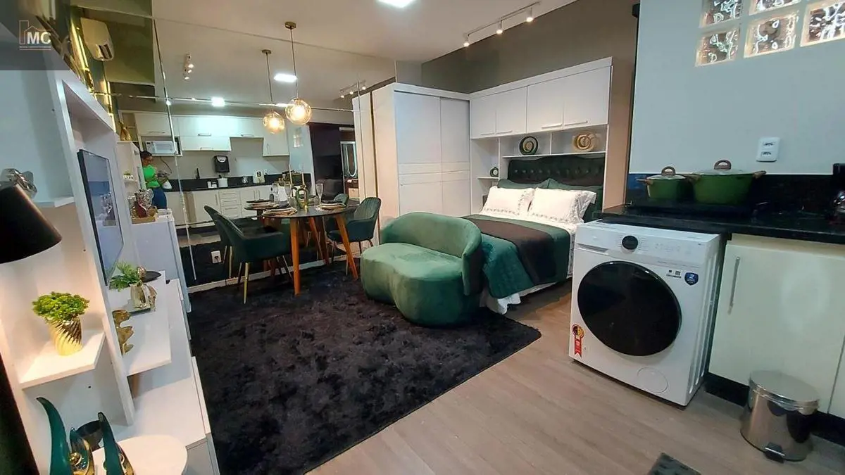 Linda kitnet, toda mobiliada e decorada, sendo sala, quarto, banheiro e cozinha ...