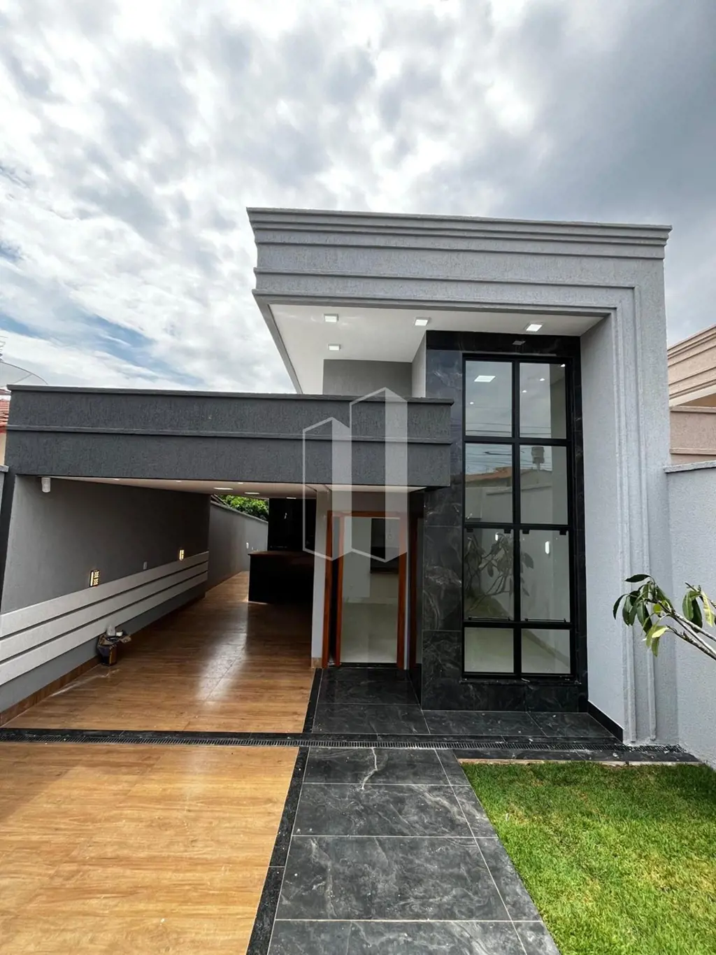 CASA NOVA MODERNA E COMPLETA, ILUMINAÇÃO MODERNA E COMODOS ESPAÇOSOS, COM CHURRA...