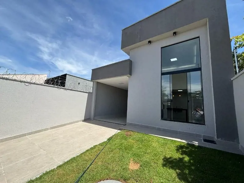 HENRIQUE: 9 8 1 9 8-4 2 4 0 (whatsapp) Linda casa nova na Rua 3, Setor Araguaia,...