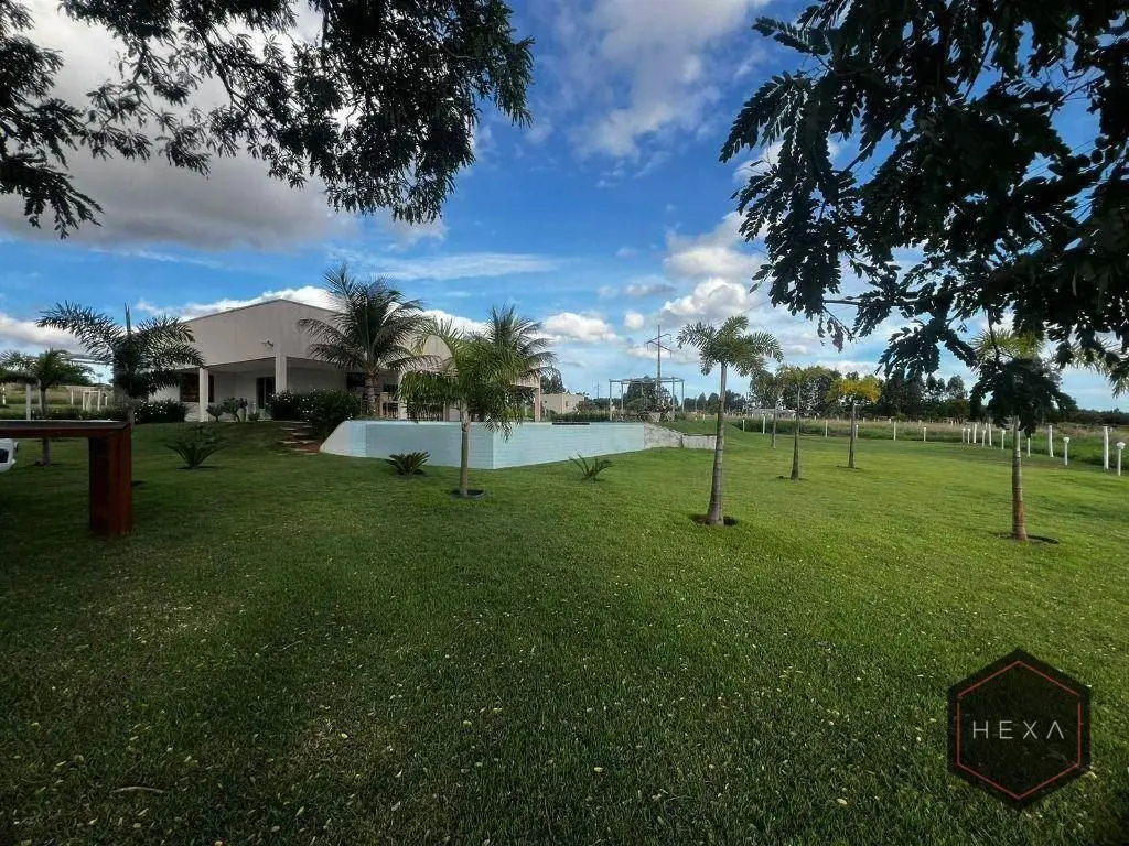 Características do imóvel:- Área de 20.000 mts- Casa + chalés que estão em const...