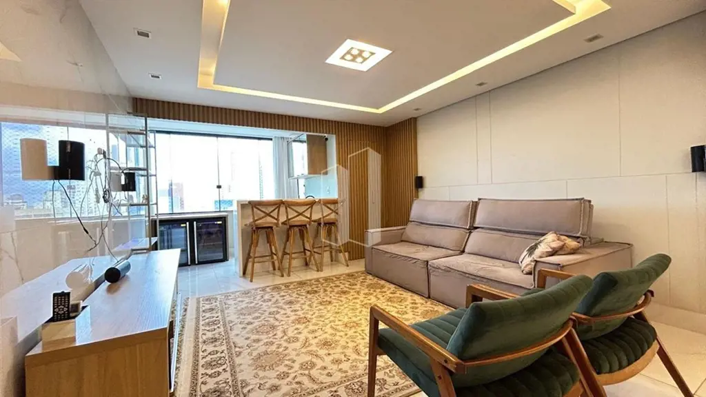 4 quartos, 2 suites, sala 3 ambientes com sacada, cozinha com armarios e ilha ba...