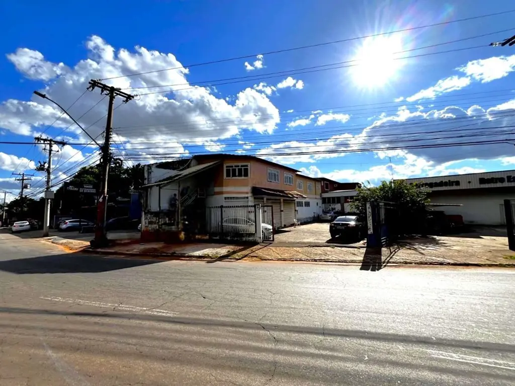 Imóvel comercial, composto por 4 kitnetes, 01 loja e 01 galpão com 176,00m²Área ...
