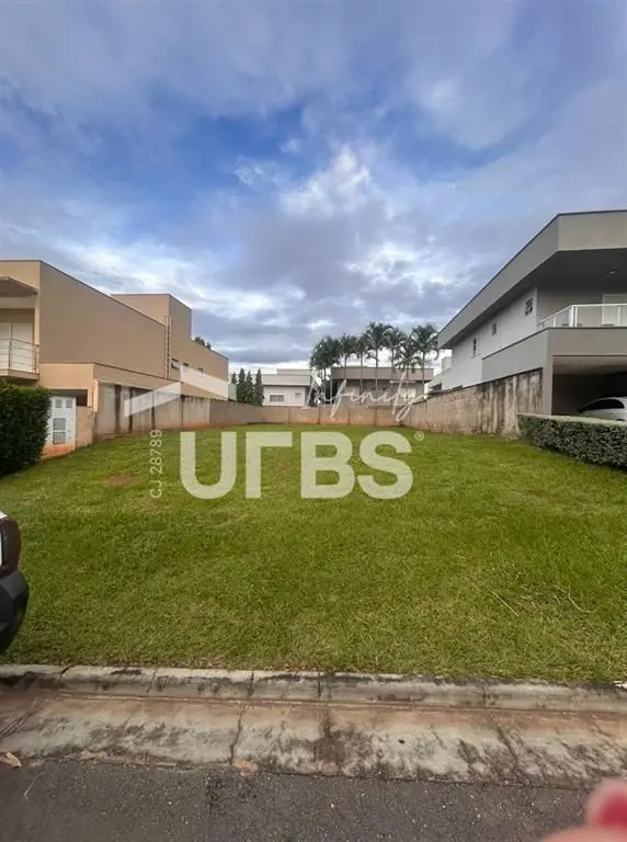 COD U-0020564 - Terreno amplo em condomínio fechado nos Jardins Verona, Goiânia!...