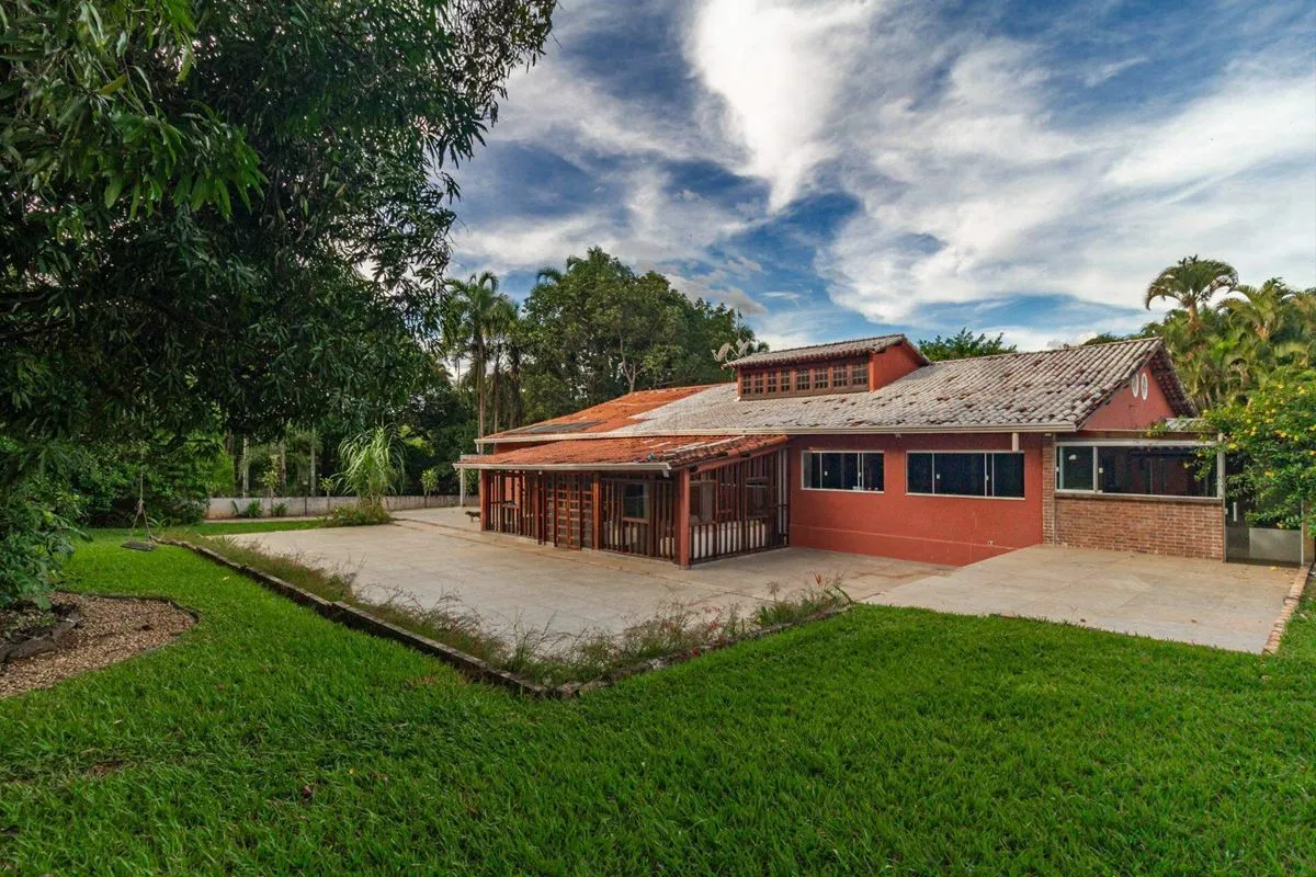 Descubra a casa dos seus sonhos! Localizada em condomínio 100% regular, com 550m...