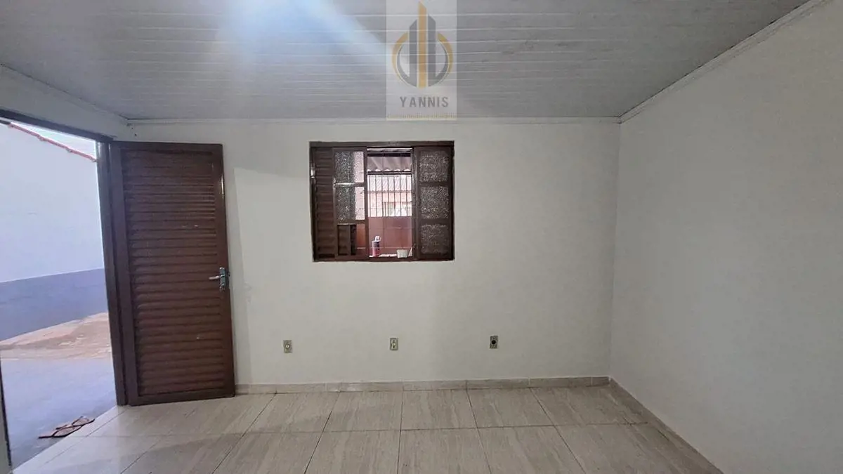 A VENDA UMA CASA, PREDIO E LOJA NO MESMO LOTE!!Imóvel esse excelente para invest...