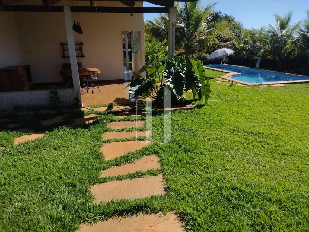 Descubra o seu refúgio perfeito na Zona Rural de Hidrolândia! Esta encantadora c...