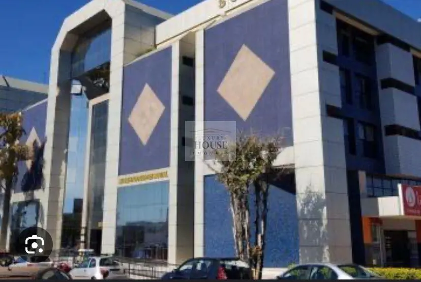 Vende – se Excelente e bem localizada Sala comercial no SIA. Centro Empresarial ...