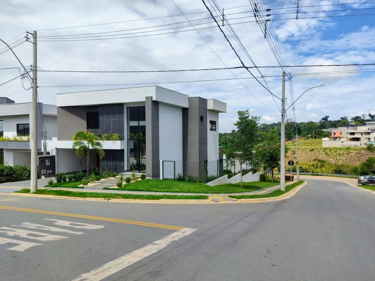 Sobrado no Jardins Bolonha c/ 3 suítes sendo 1 c/ closet, sala c/ pé direito dup...