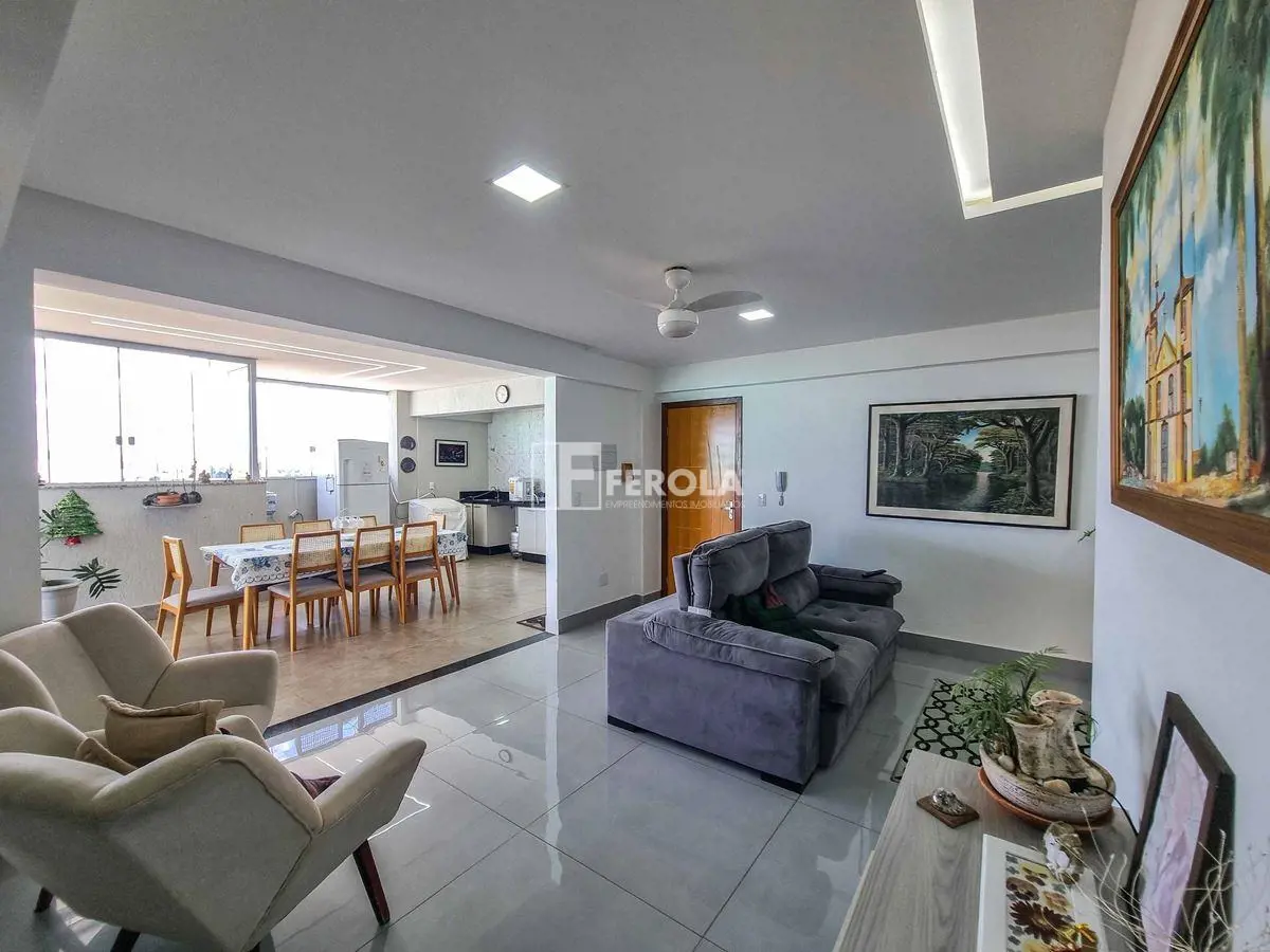 Linda Cobertura Linear na Rua 04 de Vicente Pires - Vazado, com Área Gourmet e V...