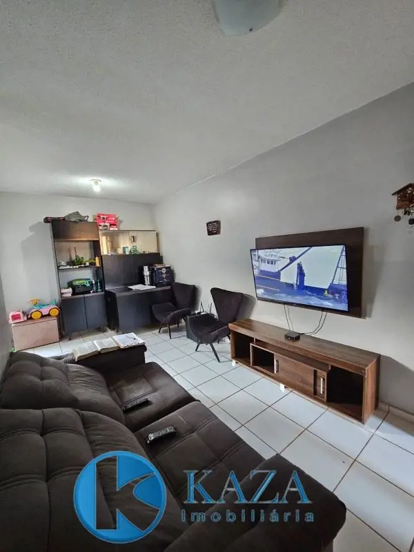 Casa confortável, espaçosa e bem arejada, com possibilidade de construção de um ...