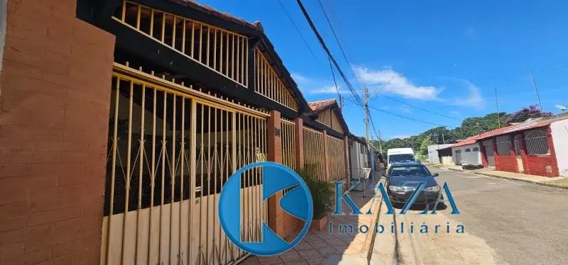 Ótima casa bem localizadaDescrição do imóvel:- 3 Quartos, sendo uma suíte com cl...