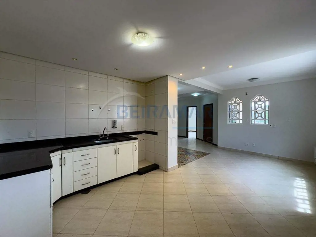 Essa casa é ideal para você que busca conforto, espaço e praticidade. Com ambien...