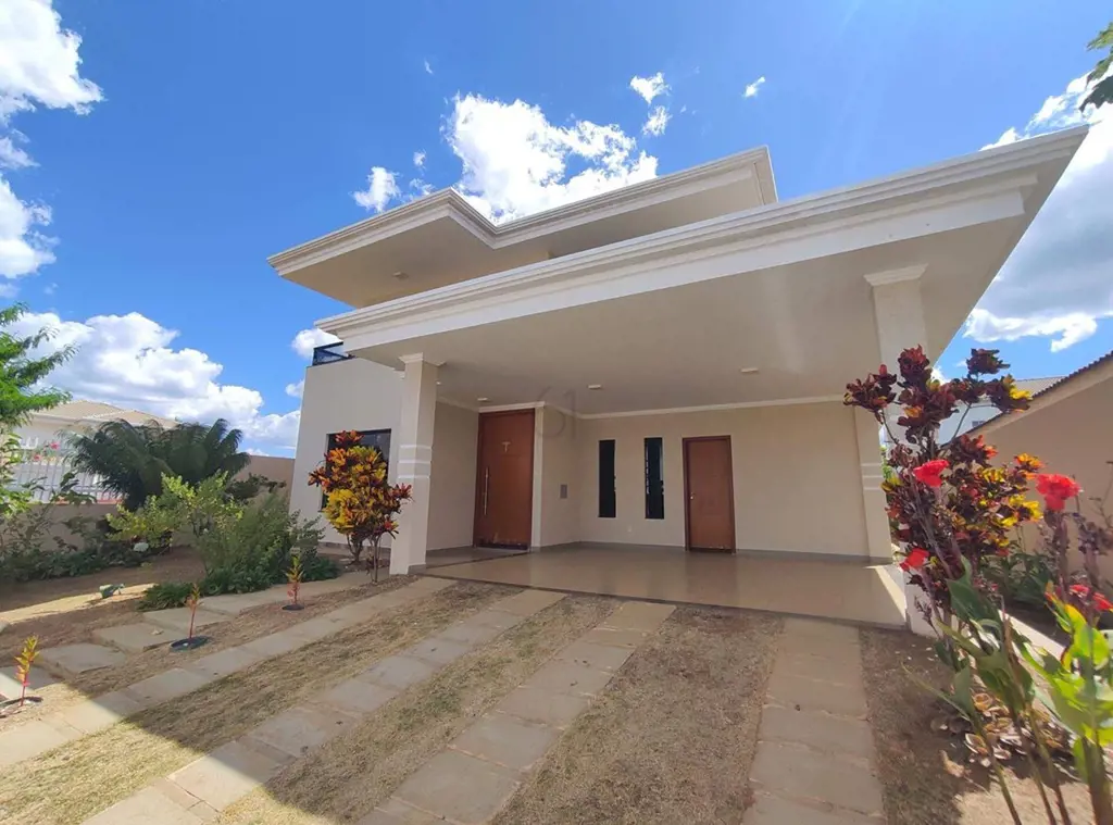 Espaço e Elegância em Cada DetalheEssa casa vai te surpreender! A começar pela v...