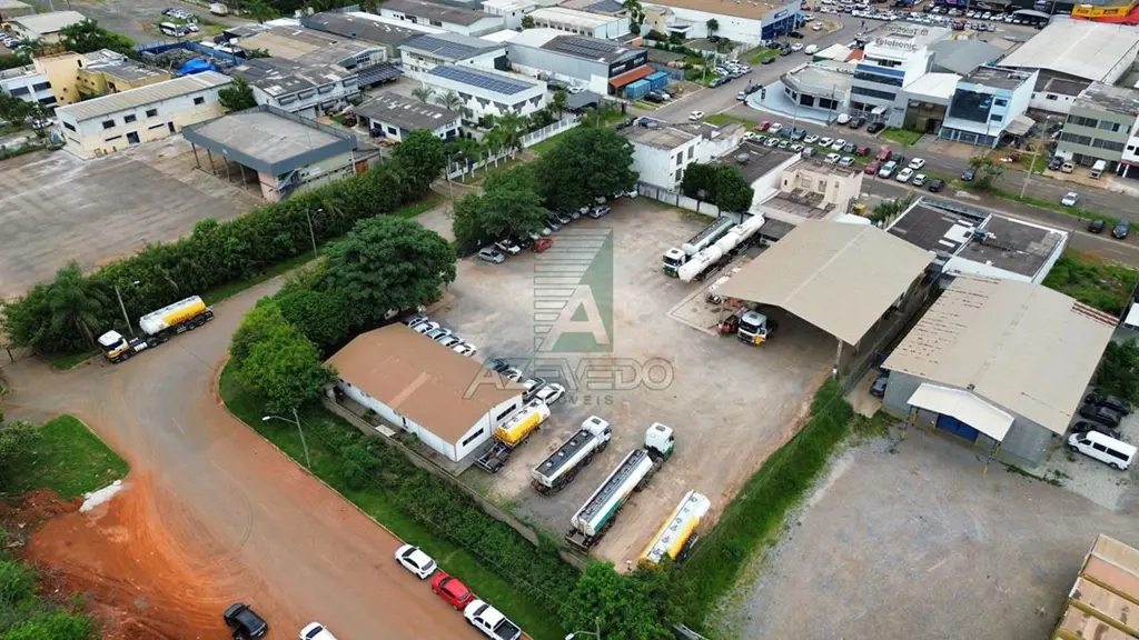 Área Total: 3.800m² Área do Galpão: 500m² Área Administrativa: 350m²Excelente op...