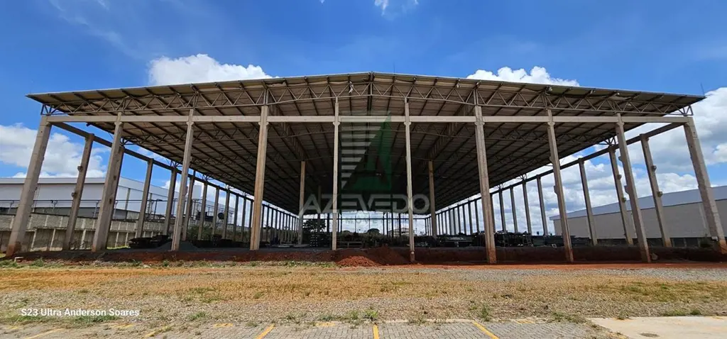 Alugo Galpão com 9.000 m² de área de armazenamento,Pé direito com 12m;Piso usina...