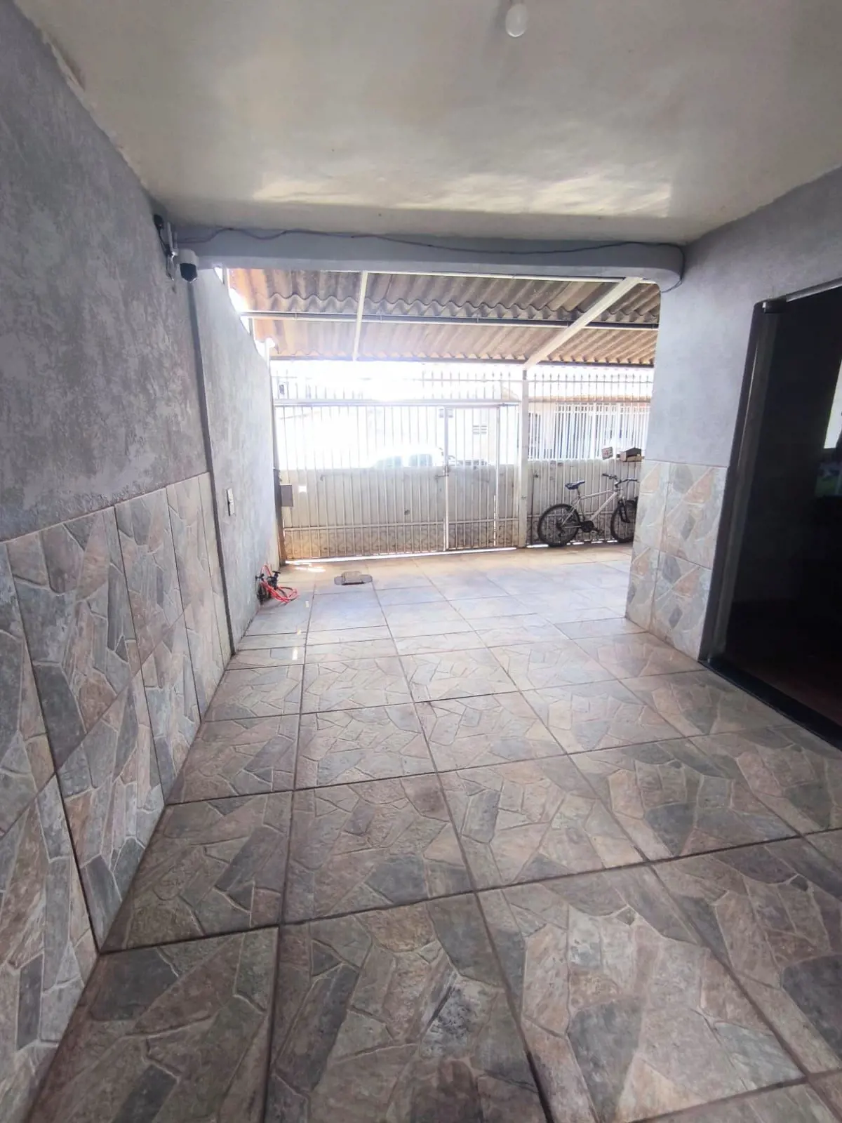 ??4 quartos ?1 suíte ? na parte inferior do imóvel tem uma sala de estar , na pa...