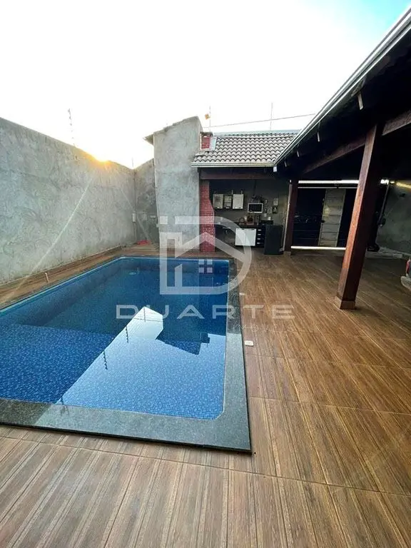 Sobrado em bairro Jardim Itália, com: Parte Superior:- 03 quartos, sendo 01 suít...