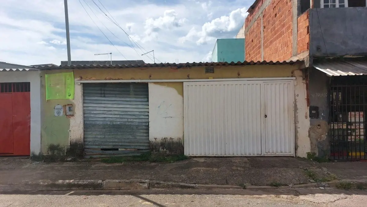 1 - IMÓVEL- SALA- COZINHA- 1 BANHEIRO- 3 QUARTO- 2 VAGAS DE GARAGEM- CASA SIMPLE...