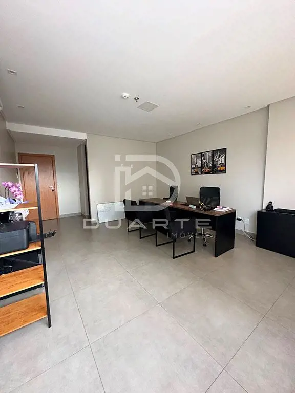 Sala em London Hotel And Offices Anápolis, Centro, com:- Sala;- Lavabo;- ?30m²;-...