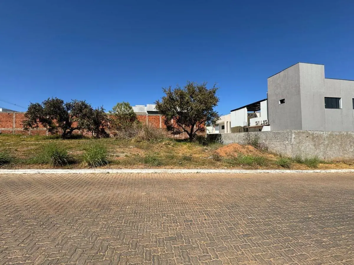 APRIMORE IMOBILIÁRIA VENDE COM EXCLUSIVIDADE: Lote de esquina no Condomínio Alto...