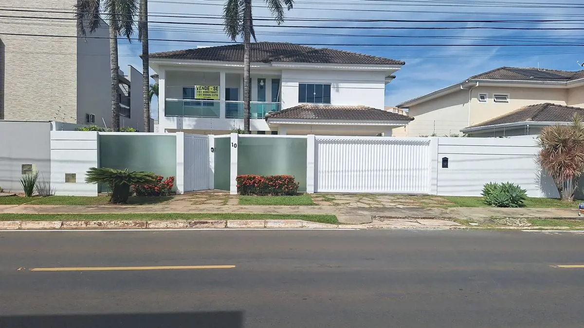 Quadra 01 Taquari - Lago NorteApresentamos esta linda casa com dois pavimentos e...