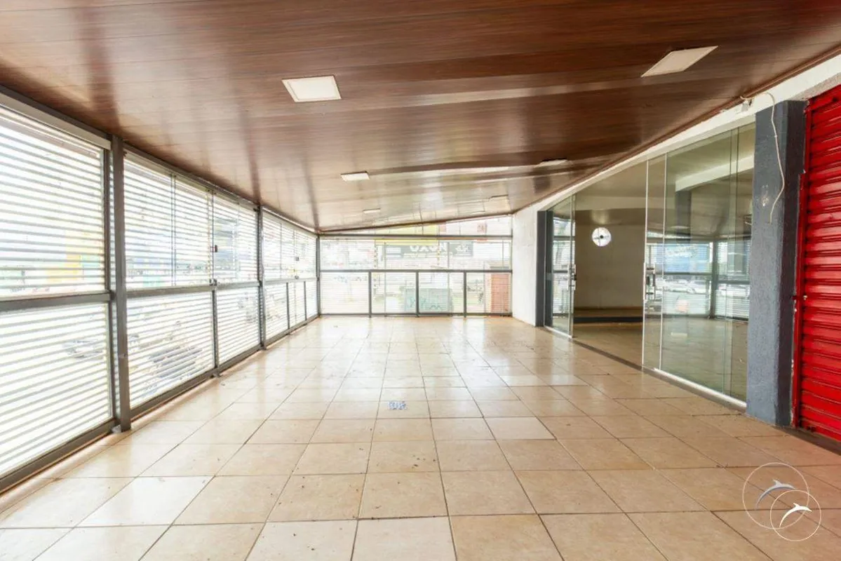 Loja ampla com 377 m², ideal para diferentes tipos de negócios. Espaço versátil,...