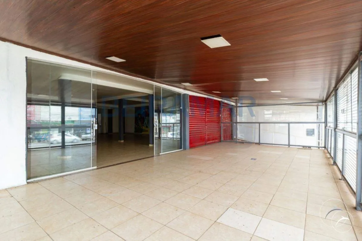 Loja ampla com 377 m², ideal para diferentes tipos de negócios. Espaço versátil,...
