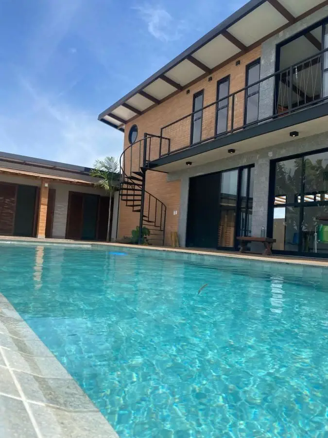 LINDA CASA NO CONDOMÍNIO PORTAL DO PRATA NO LAGO CORUMBA IV - ABADIÂNIA/GO - 04 ...