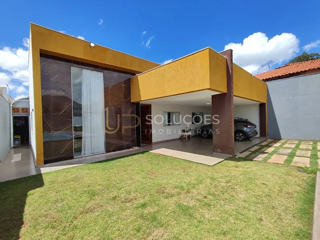 3 Quartos c/ Suíte | 4 Vagas | Piscina | Terreno: 525m² | Construção: 165m² | R$...