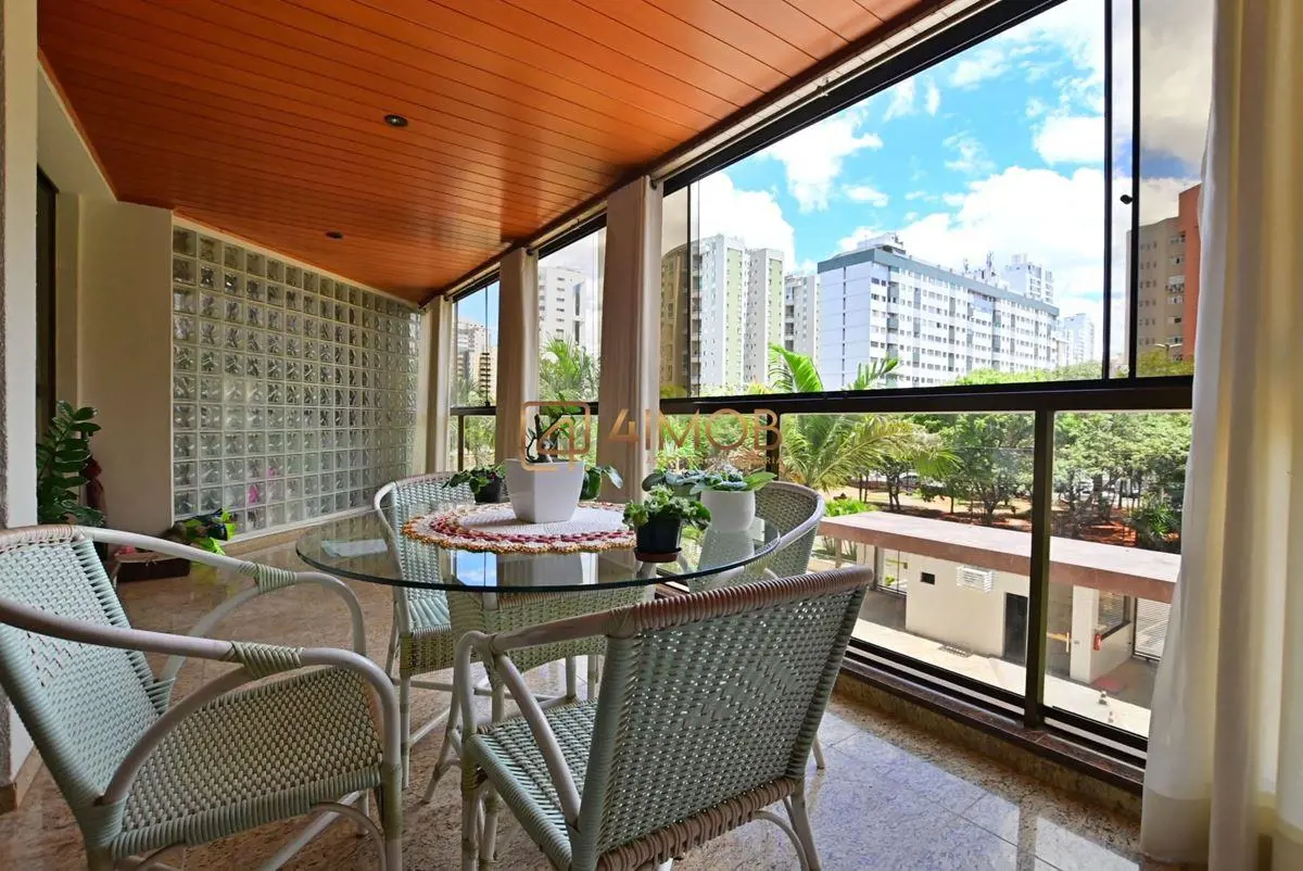 Quadra 205, Águas Claras, Praça Jandaia, 4 quartos ( 2 suítes +2 semi suítes).Se...