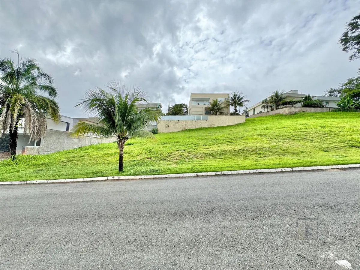 Lote com 396 m² a vendaCondomínio Vale VerdeTerreno escorrido para rua;Condomíni...