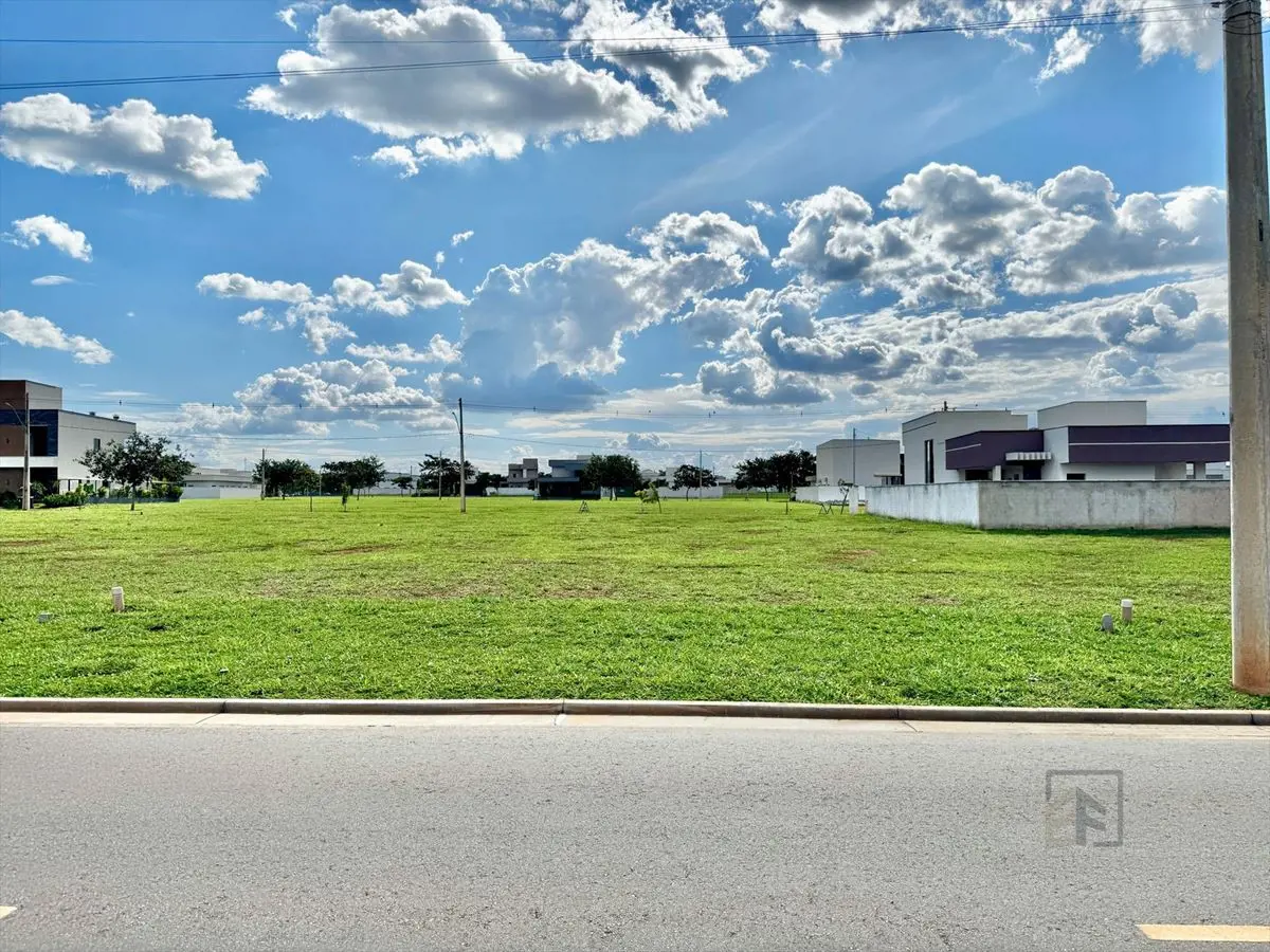 Lote a venda no condomínio Terras Alpha Goiás 2Lote quitado;Terreno plano;Frente...