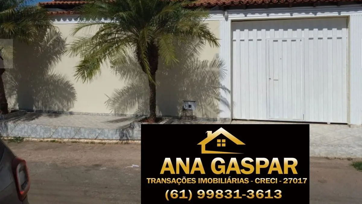 Ampla casa com dois pavimentos, com 4 quartos, sendo 02 suítes, 02 banheiros soc...