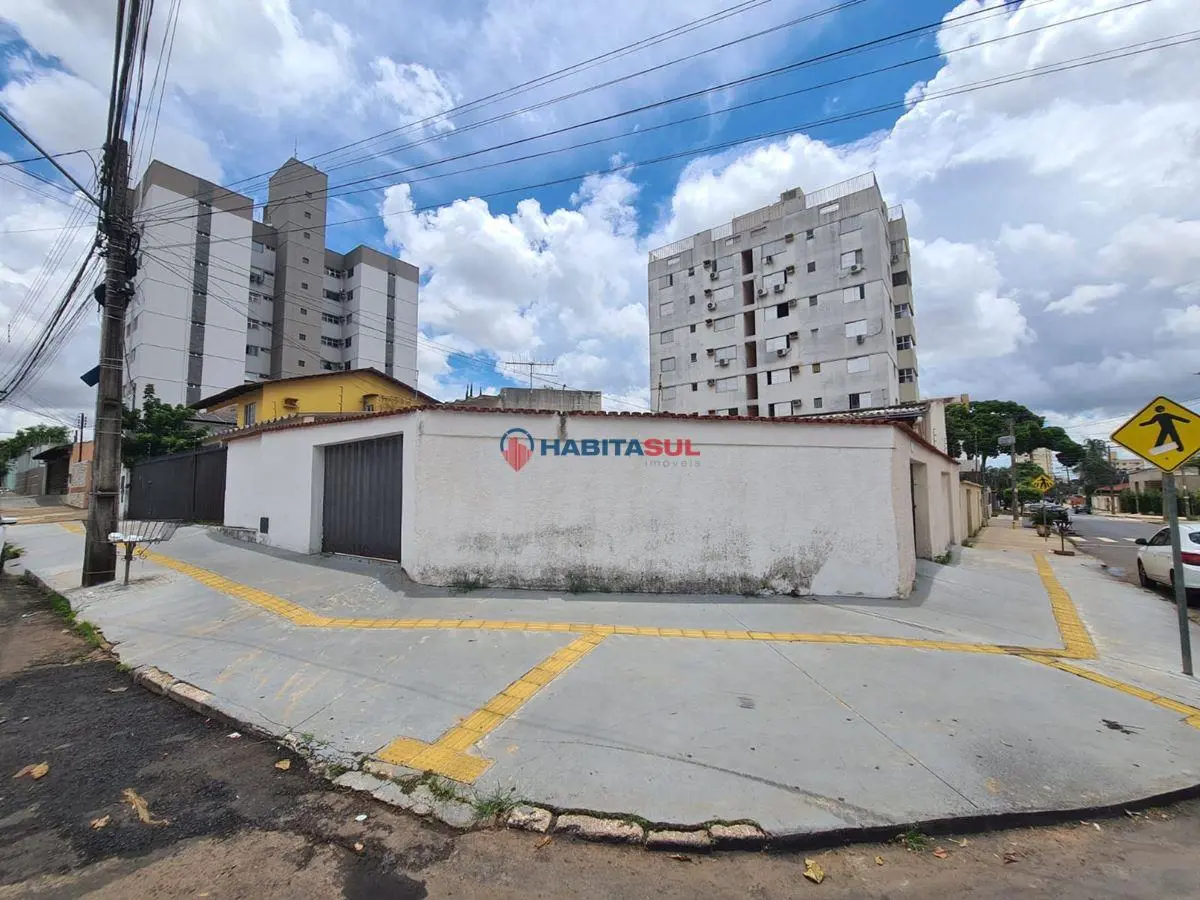 Casa Comercial com 04 quartos sendo 01 suíte;Sala ampla 02 ambientes com lavabo;...