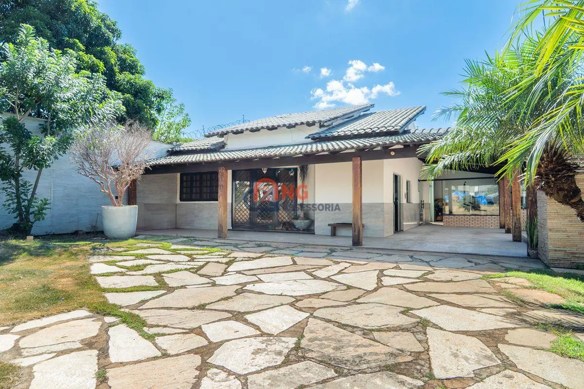 Localização: Privilegiada Saída rápida para a EPNB e Interior do Guará.Imóvel: C...