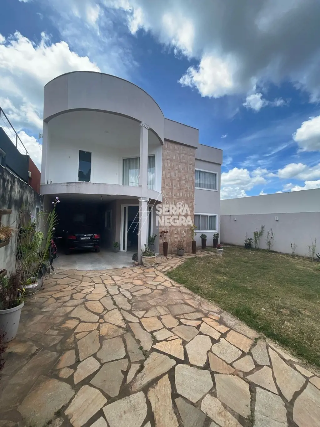 Oportunidade de um lindo sobrado fino acabamento com 4 (quatro) quartos em Condo...