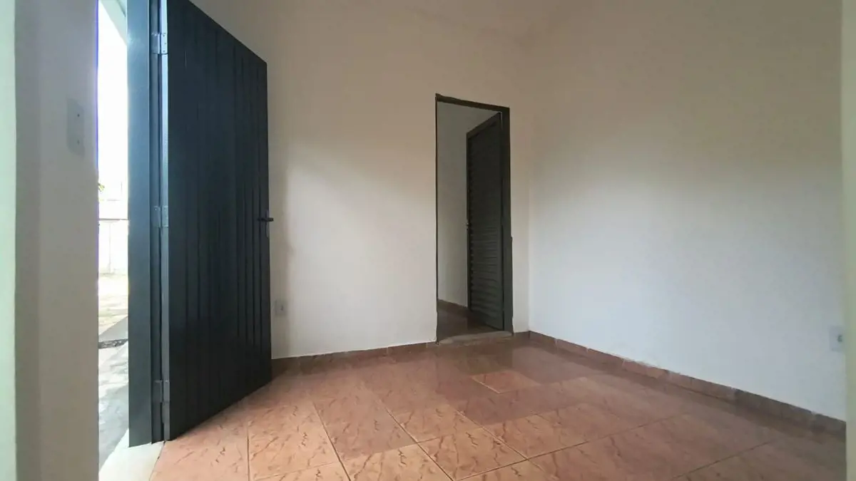 BARRACÃO CONFORTÁVEL, 1 QUARTO, ESPAÇO PARA GARAGEM. SETOR LESTE UNIVERSITÁRIO, ...