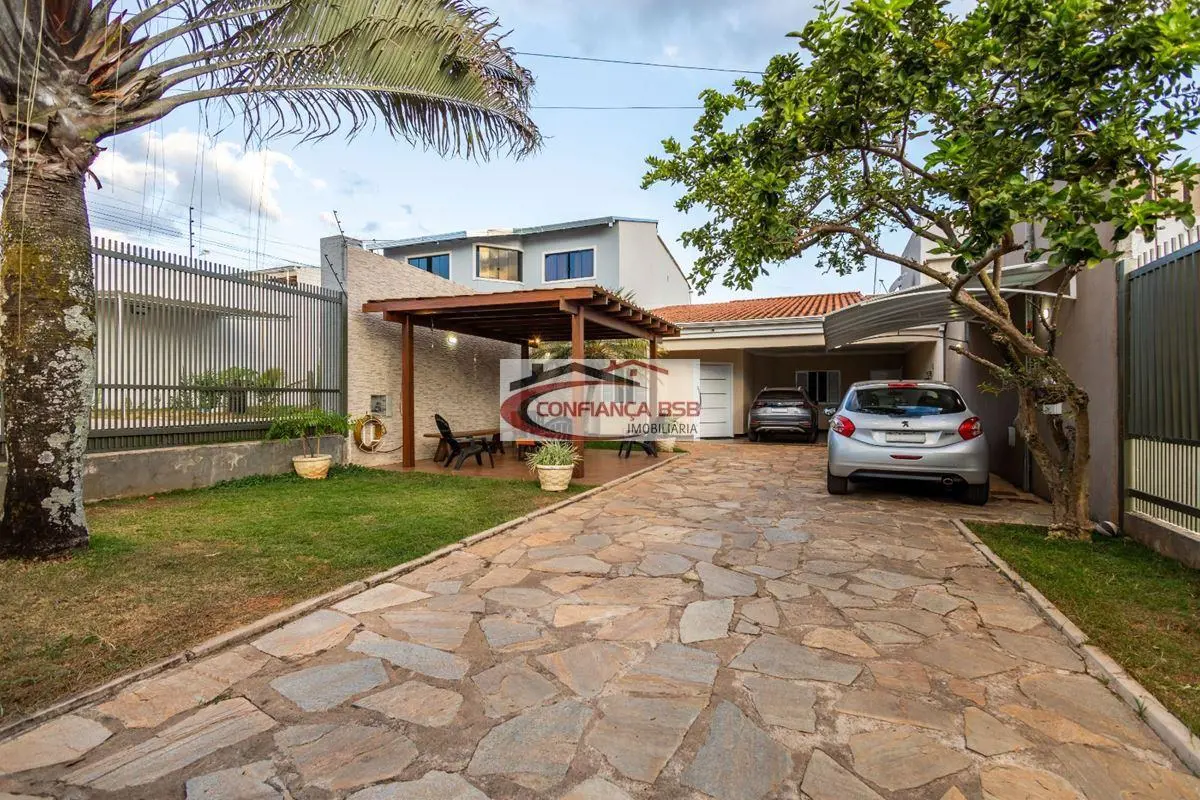 EXCELENTE CASA PARA VENDA EM TAGUATINGA NORTELocalizado na QNC 13 o imóvel é com...