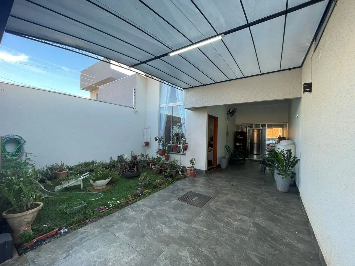 Casa Usada em ótima localização do bairro Ildefonso Limírio Na avenida com diver...