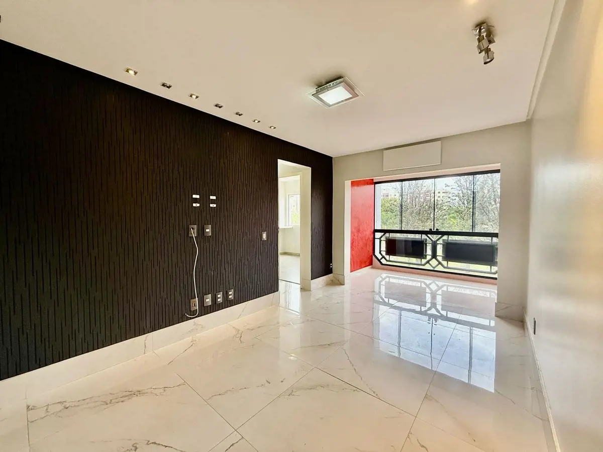 Este apartamento está localizado em uma das melhores quadras do Sudoeste, bairro...