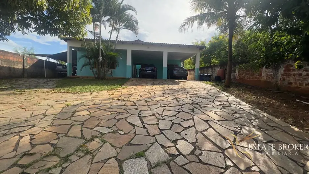 Casa à Venda na SHA Chácara 78 – Espaço, Conforto e SegurançaEncante-se com esta...