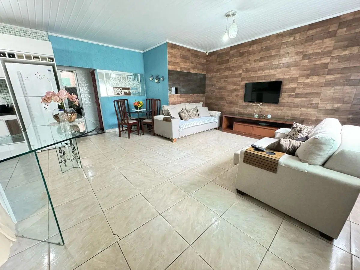 Santana Negócios Imobiliário Vende : Ótima casa no Setor Habitacional Por do sol...