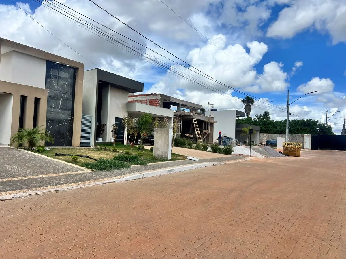Vendo lote em condomínio residencial consolidado e padrão americano. Com 400 met...