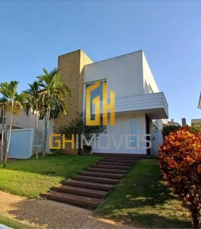 Belíssimo sobrado mobiliado de alto padrão com 3 suítes e piscina em condomínio ...