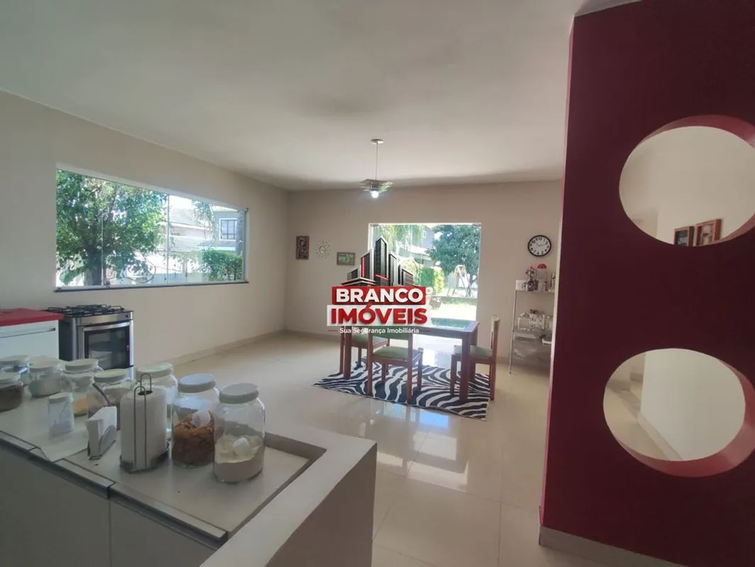 A Casa dos Seus Sonhos Espera por Você!Imagine viver em uma casa dentro de um co...
