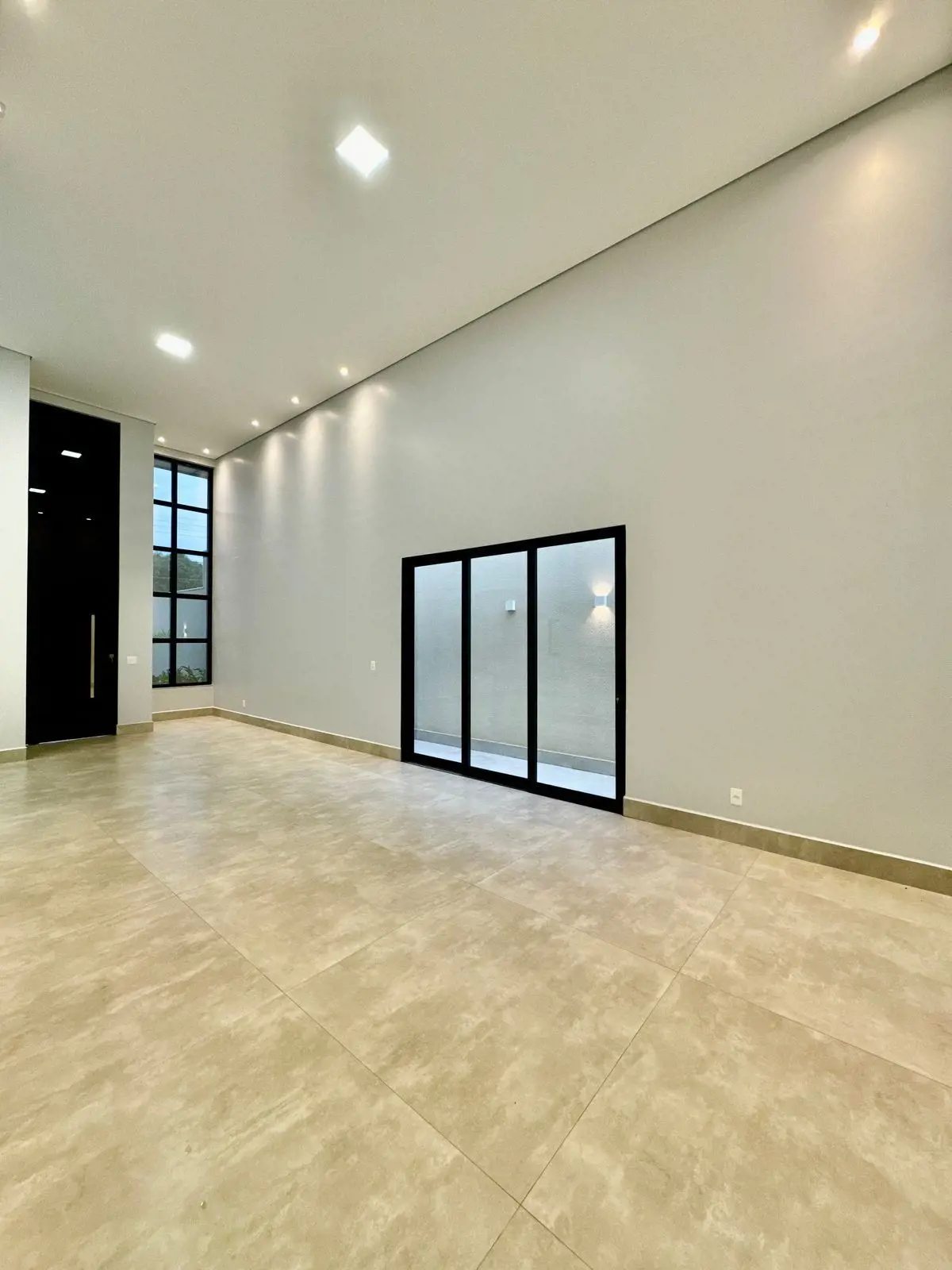 Casa espetacular em condomínio de alto padrão com segurança e guarita humanizada...