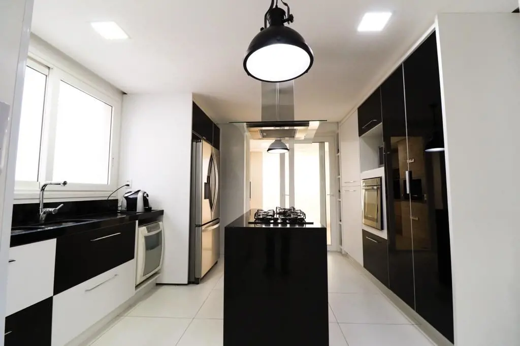O apartamento está localizado no bairro Setor Marista tem 265 metros quadrados c...